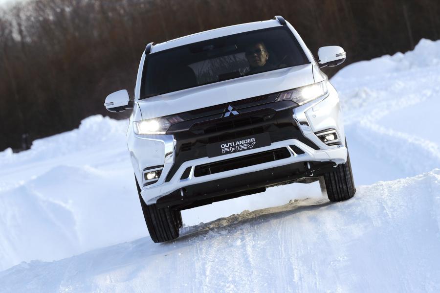  Mitsubishi Outlander PHEV 2018 года  (WW) (фото 18 из 43)